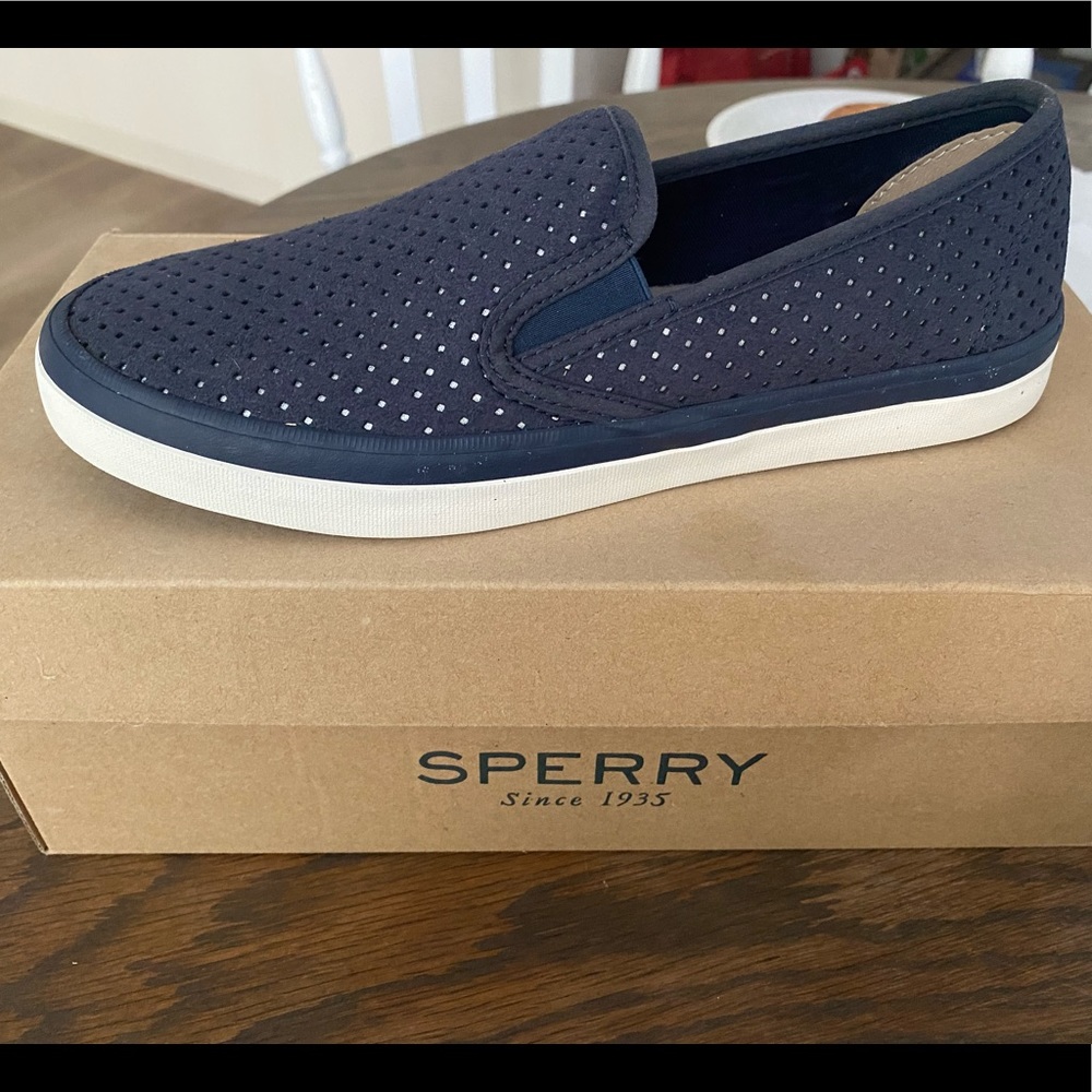 Sperry Seaside Perf in Navy
